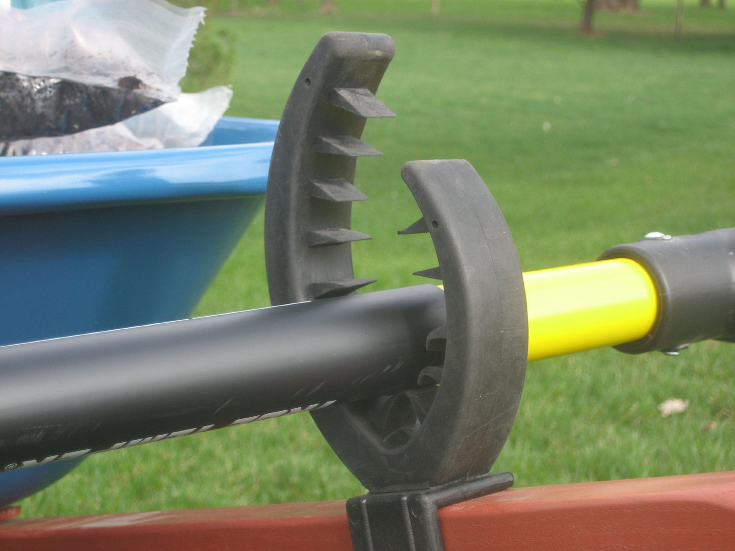 GrizzlyGrip Wheelbarrow Tool Holder with Mesh Bag Secures Tools Nylon