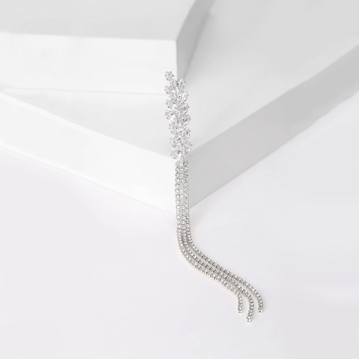 European And American Rhinestone Wheat Chain Brooch