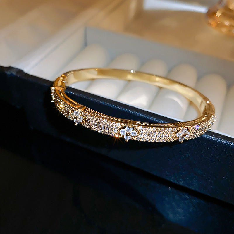 Zircon Flower Bracelet Stylish, Simple, and Versatile