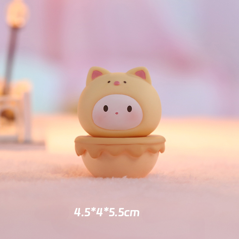 Comes with fragrance and a wobbly figurine gift Office decoration figurine resin tabletop cute little ornament
