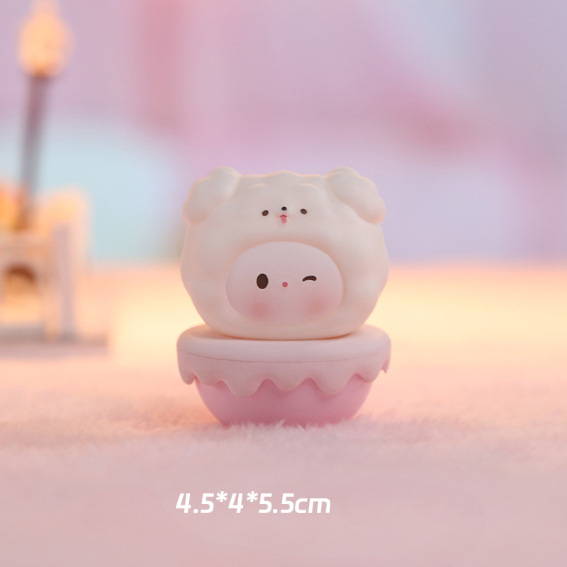 Comes with fragrance and a wobbly figurine gift Office decoration figurine resin tabletop cute little ornament