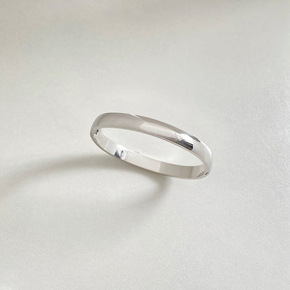 Retro Minimalistic Gold Buckle Bracelet