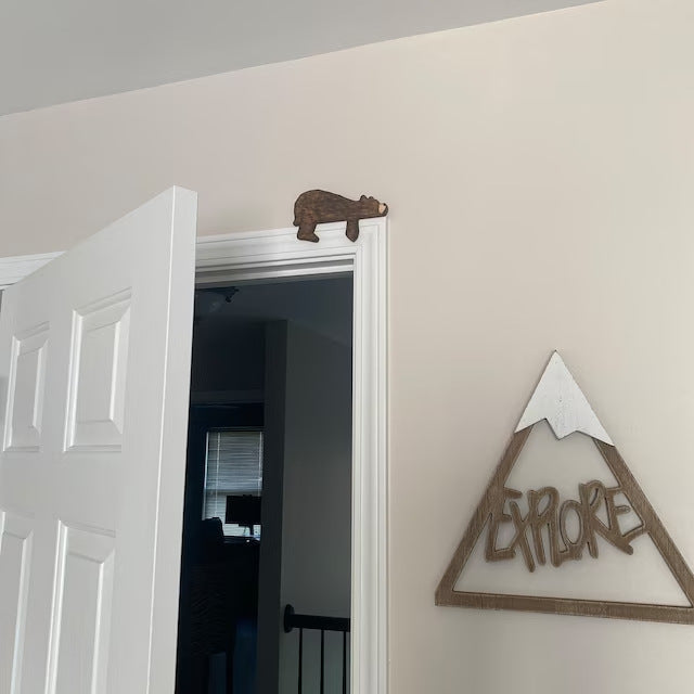 Interesting animal brown bear room door top wooden decoration home creative door frame decoration ornaments