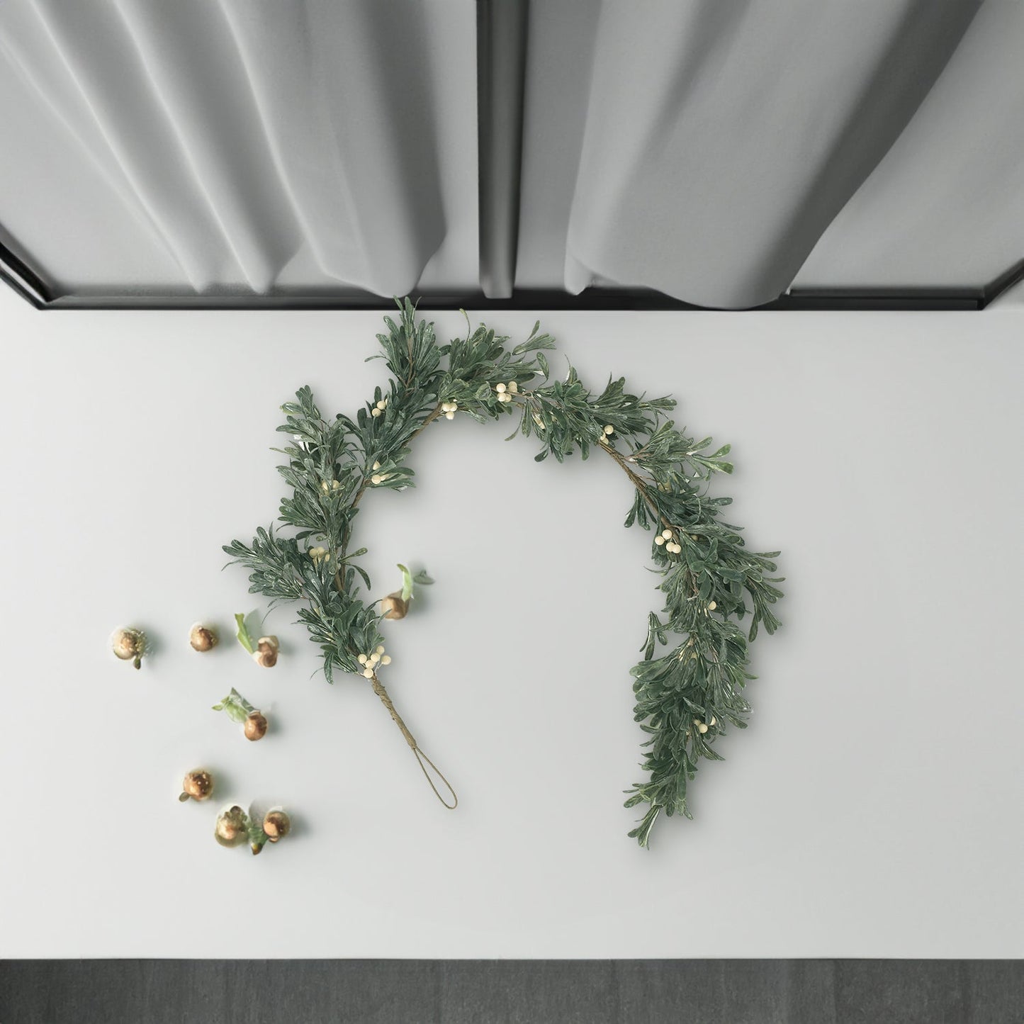54" SNOWBERRY GREEN GARLAND