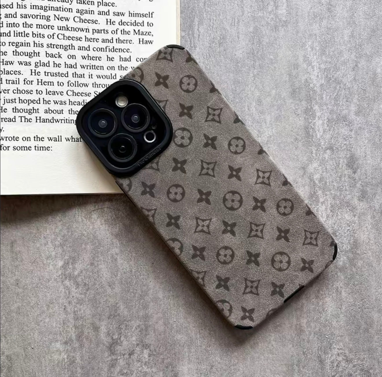 Vintage Bloom Fur Phone Case