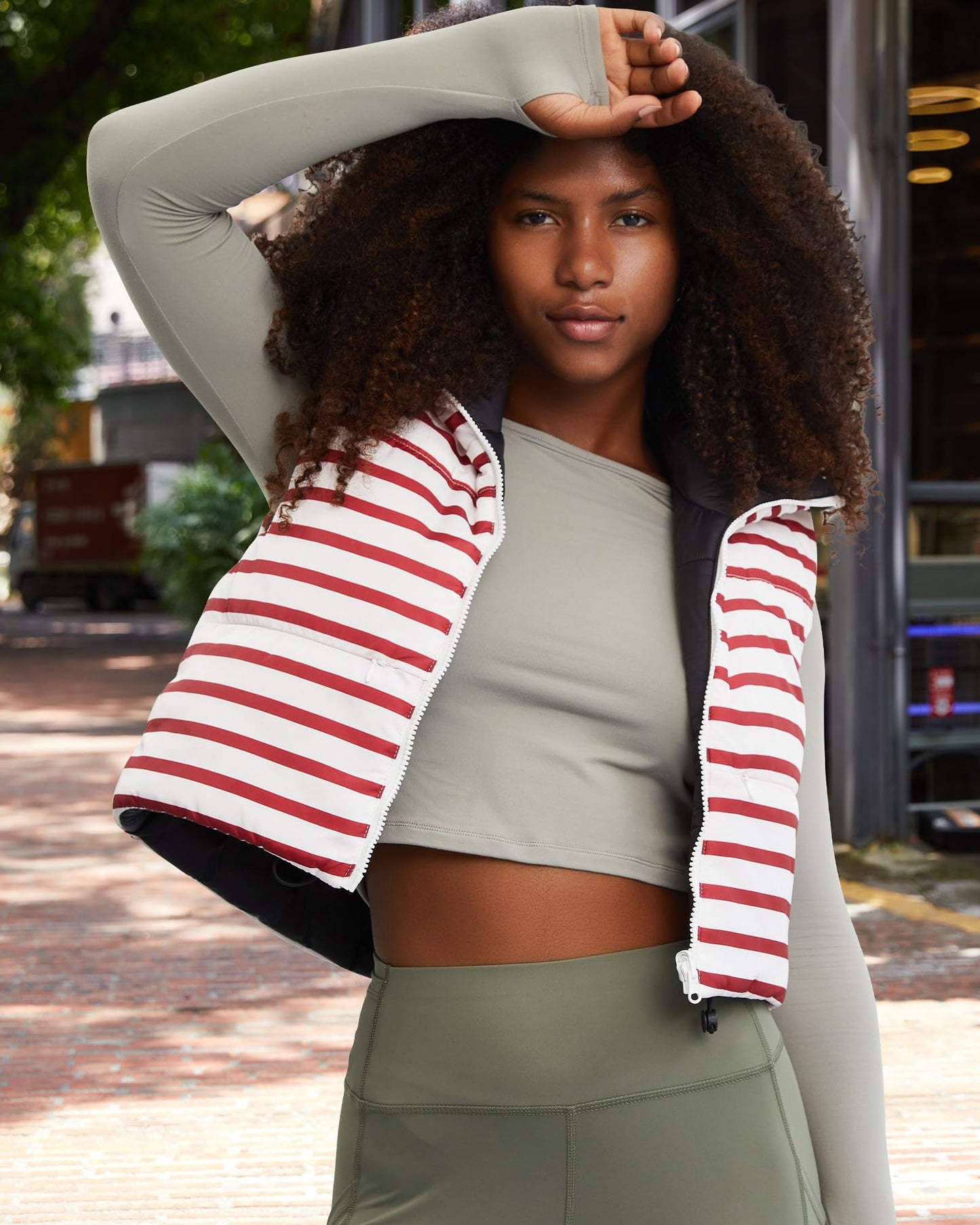 Xeoxarel Red White Striped Puffer Crop Vest Sleeveless Zipper Pockets Size XL