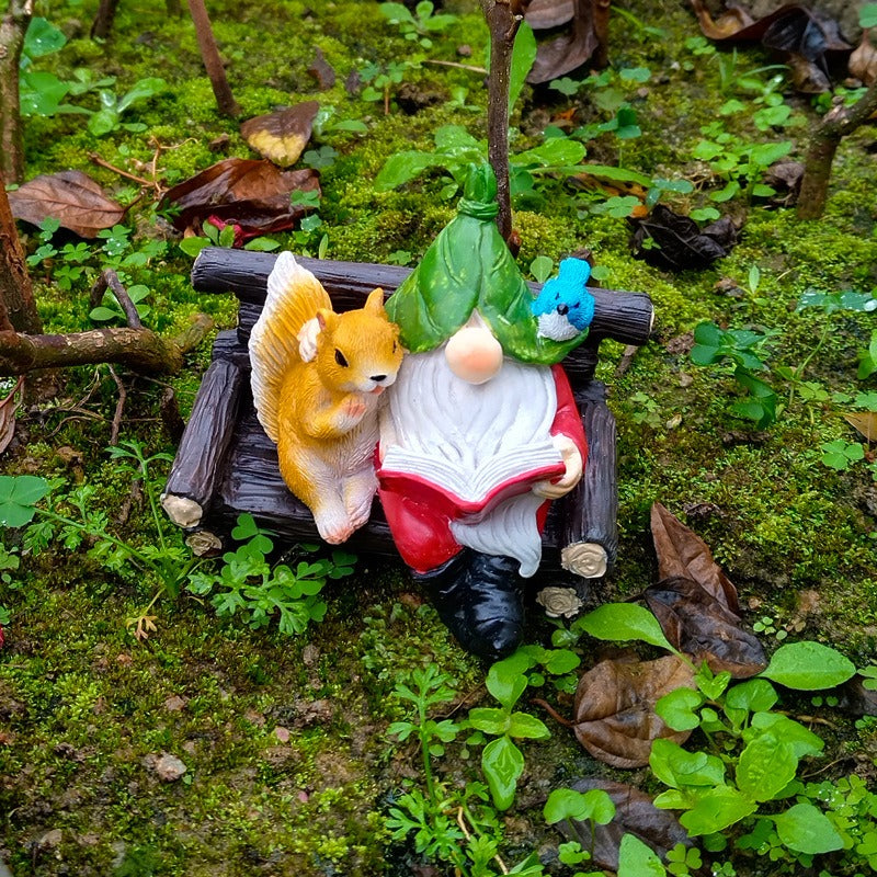 Outdoor Squirrel Elf Reading Hanger