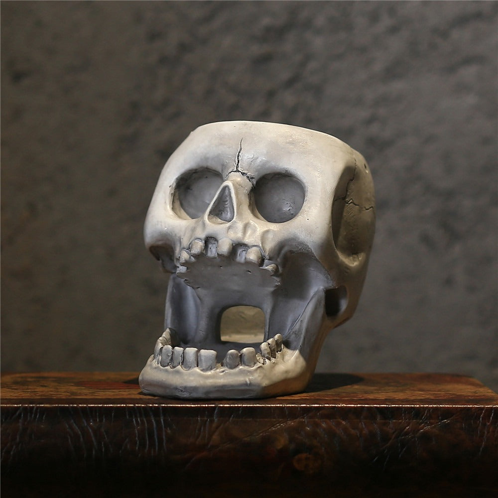 The resin three-dimensional skull feeder base can hang an automatic animal feeder