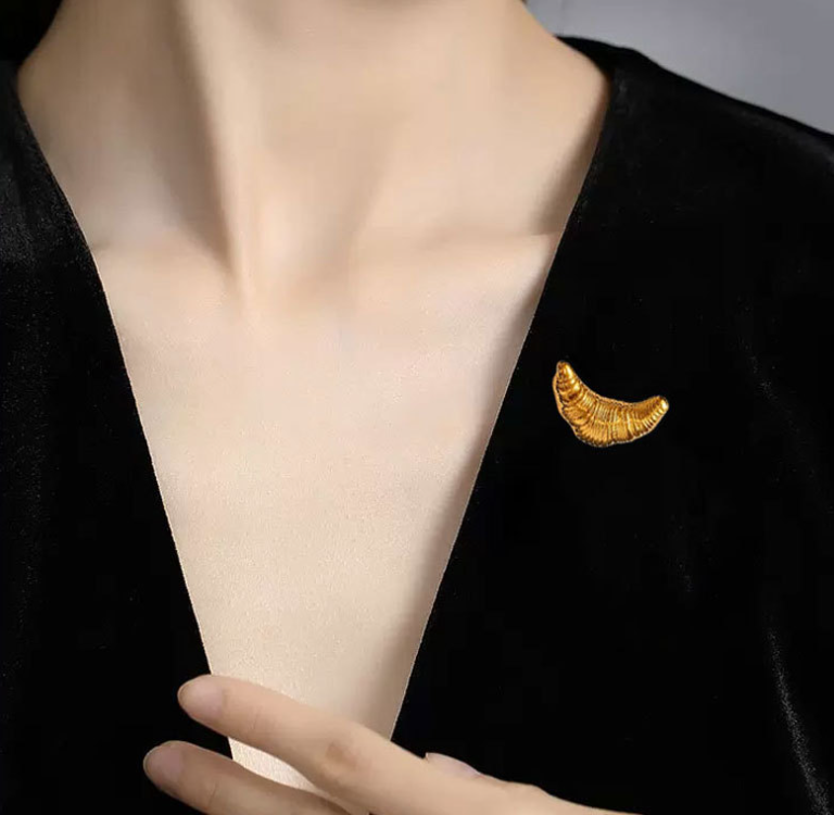Croissant corsage brooch high-end female design niche silver croissant internet celebrity couple badge