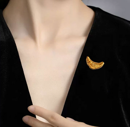 Croissant corsage brooch high-end female design niche silver croissant internet celebrity couple badge