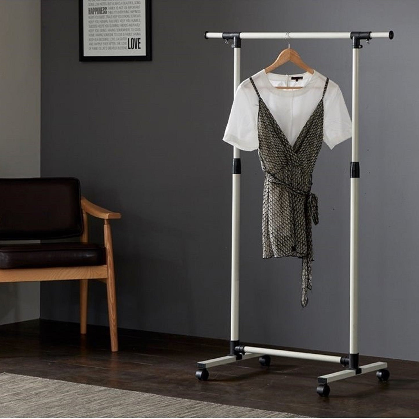 Short hanger, used for hanging heavy-duty rolling hangers with bottom racks and wheels for clothes