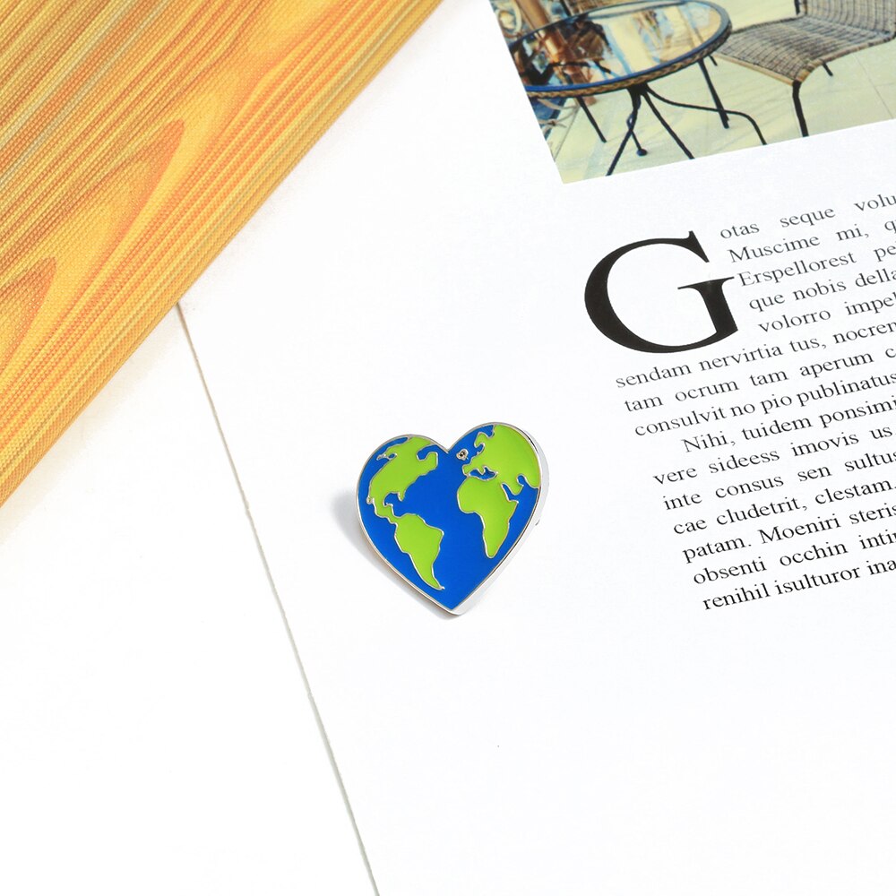 Earth Heart Enamel Pins Protect the Earth Ecology Metal Badge Love Green Earth Brooches Unisex Fashion Jewelry accessories
