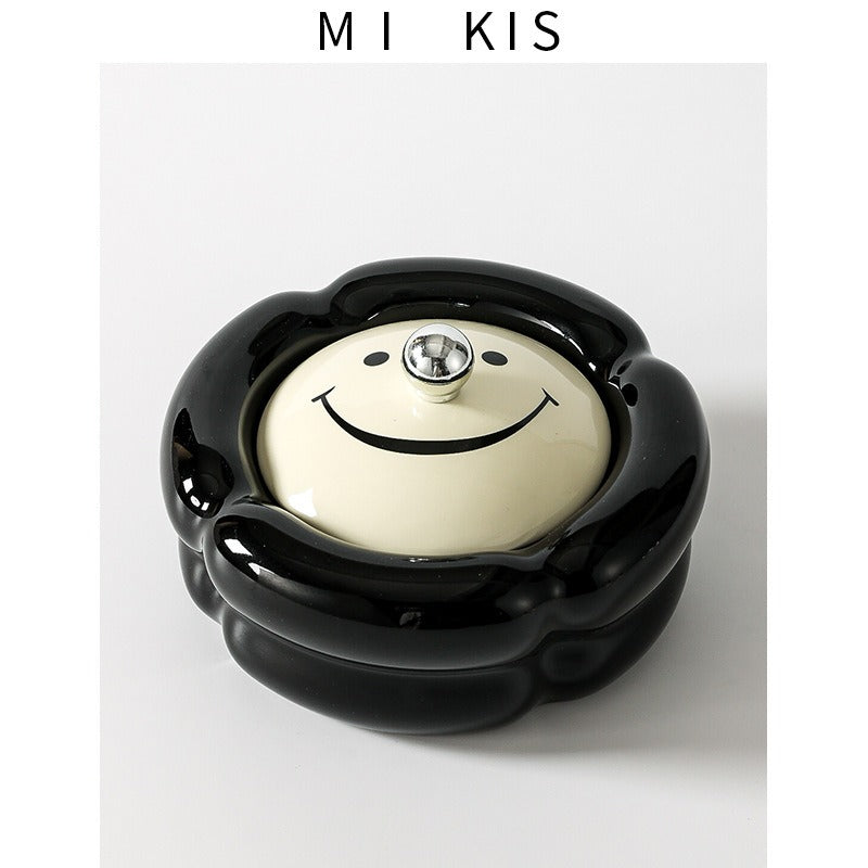 Light luxury and high-end feeling, home living room, anti fly ash with lid, office, high-end and atmospheric level, ceramic creative ashtray