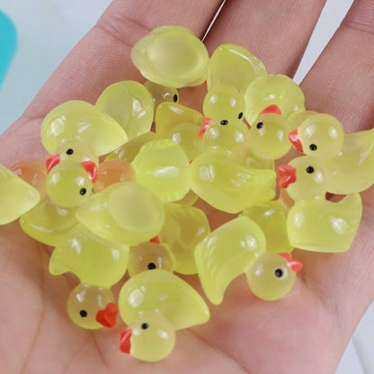 Resin luminous cartoon three-dimensional cute cartoon duck DIY car ornament keychain micro landscape hair clip decoration