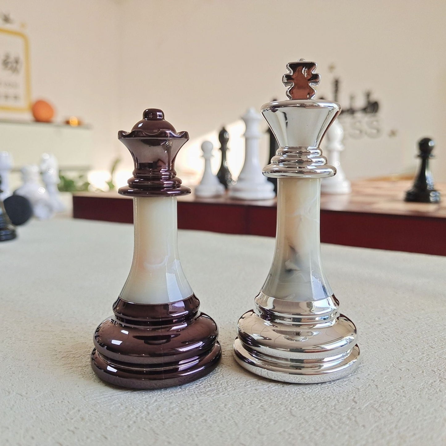 Chess pieces wooden chessboard pieces wooden chess pieces backboard chess pieces