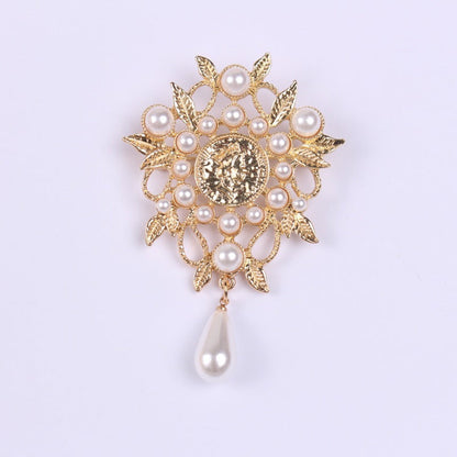 Design Court Retro Baroque Style Coat Brooch