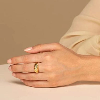 Horn Bread Twisted Ring