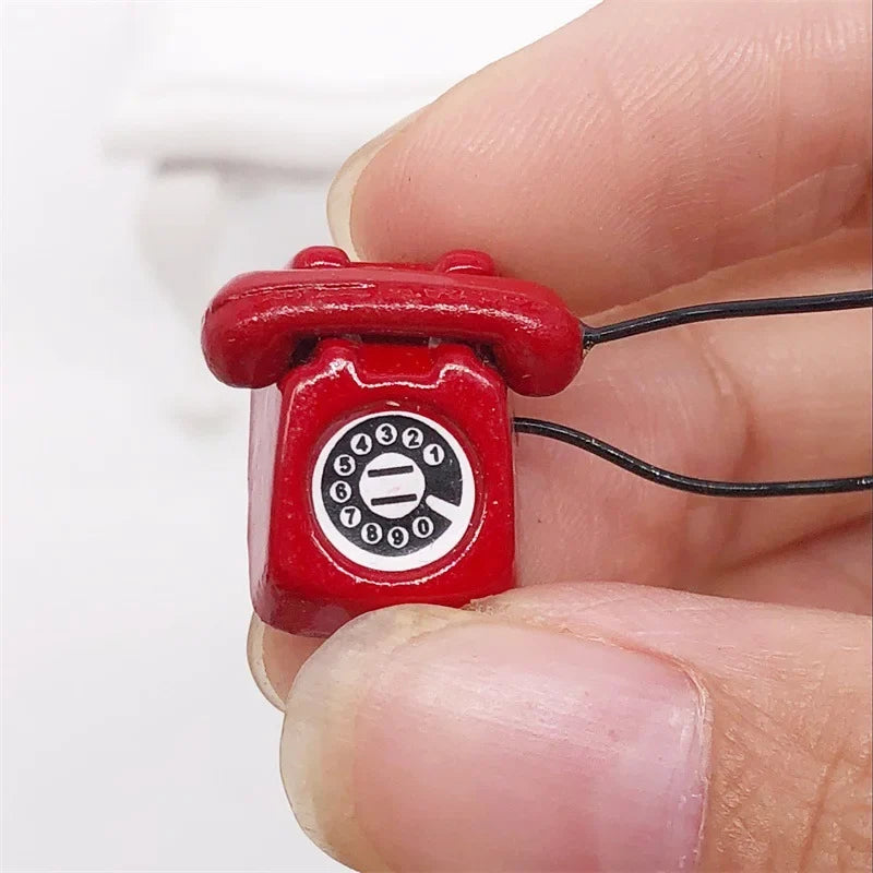 1 Piece of 1:12 Miniature Food and Play Scene Model, Mini Phone Model, Alloy Retro Rotating Phone, Doll House Furniture, Toys