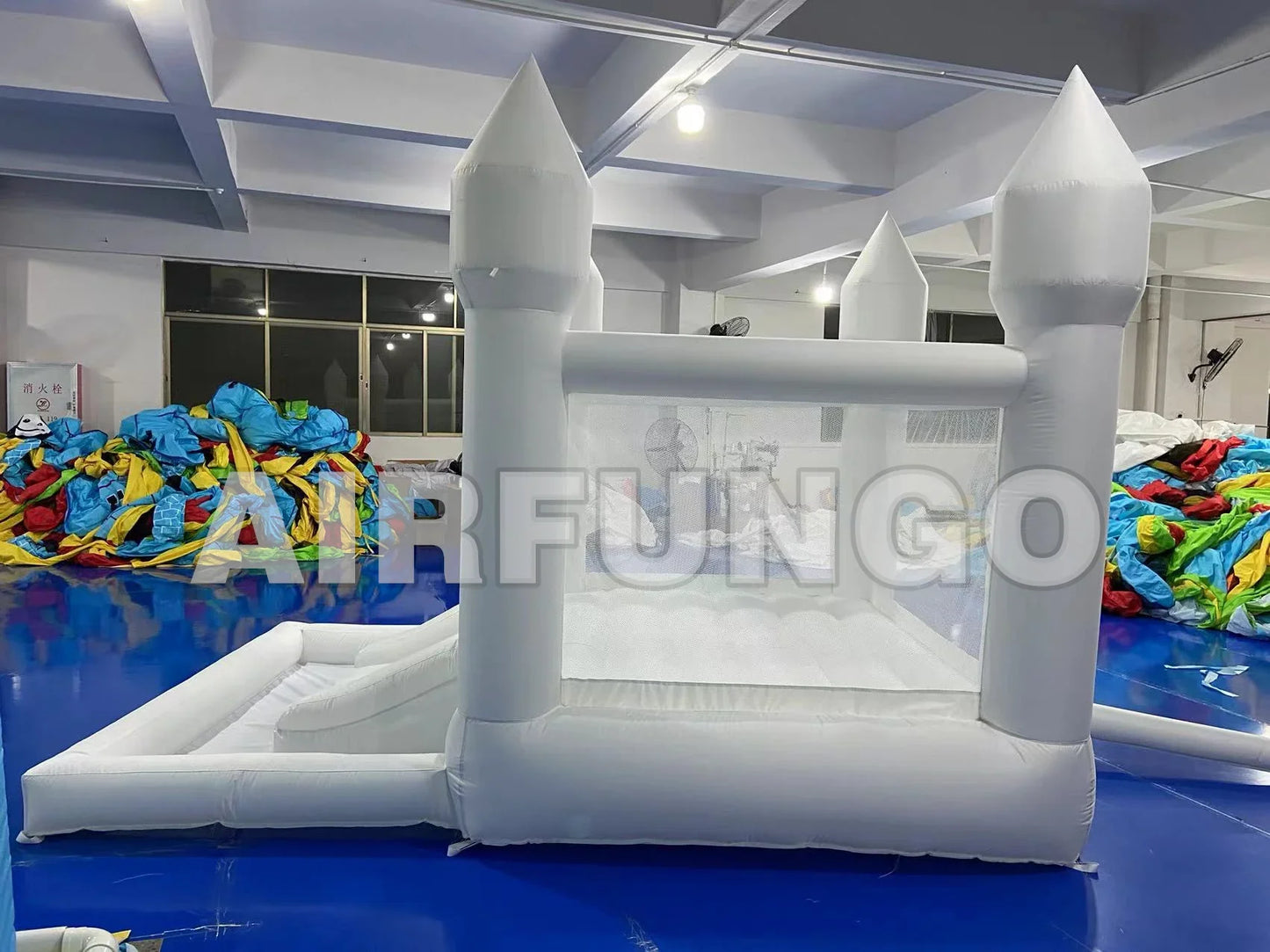 （This product is currently out of stock）White Bounce House With Slide Ball Pit Party  Inflatable Mini Bouncy Castle With Blower