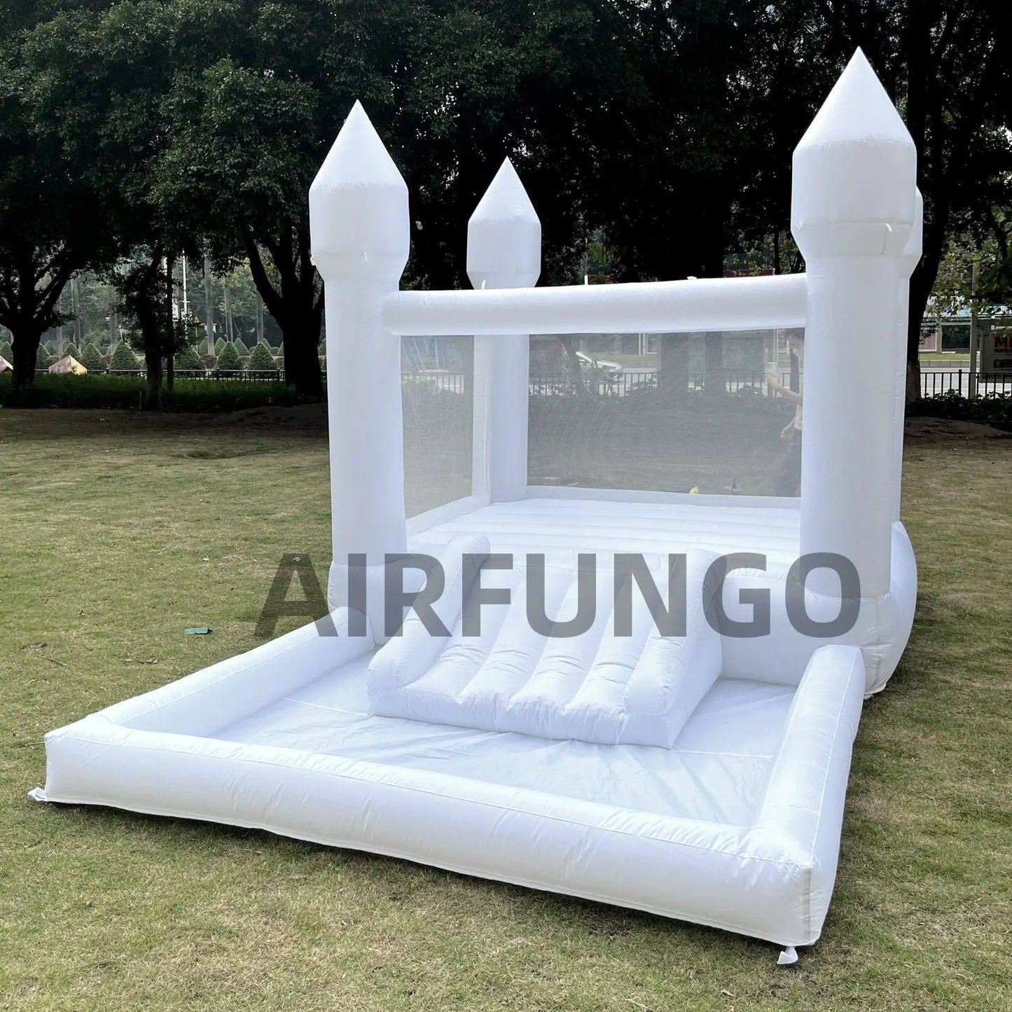 （This product is currently out of stock）White Bounce House With Slide Ball Pit Party  Inflatable Mini Bouncy Castle With Blower