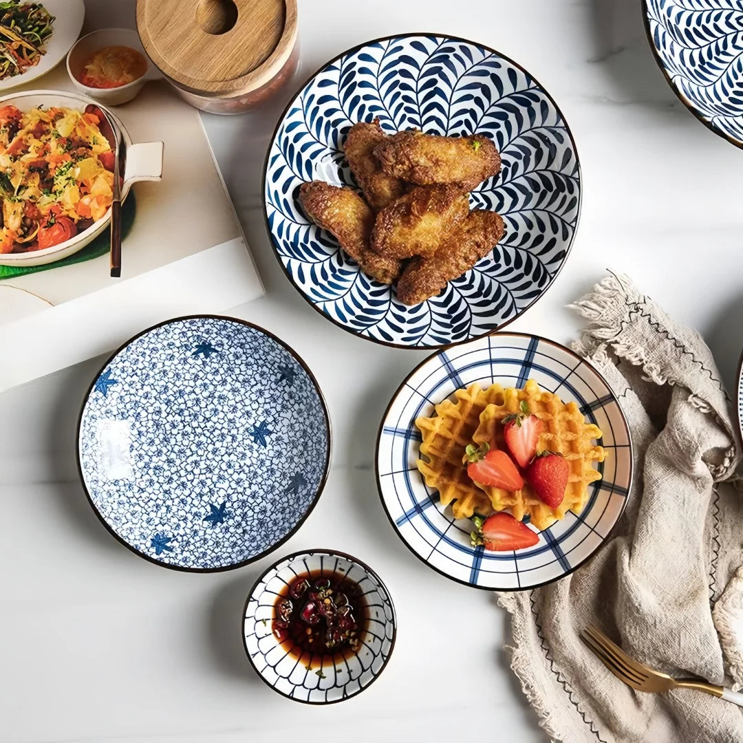 Japanese - style blue and white hand - painted 4.5 - inch ceramic bowl, retro - style rice bowl for home use.