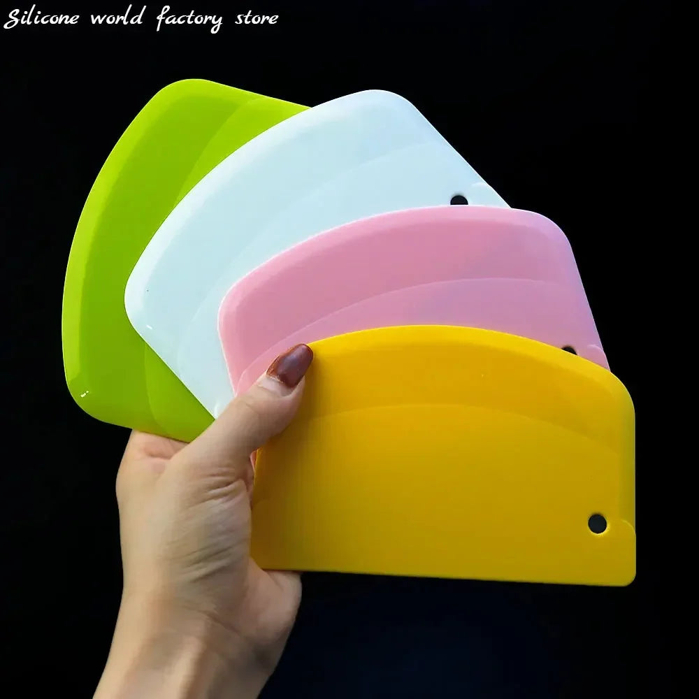 Polychrome Plastic Scraper Cake Cream Scraper Flour Dough Cutting Knife Intestine Powder Scraper Kitchen DIY Tools Baking Tools
