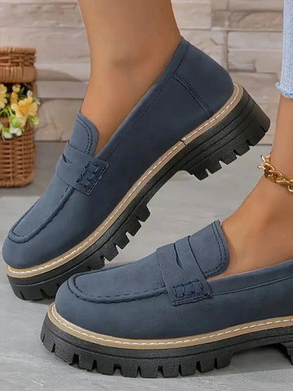 Casual sandblasted British style women's shoes with thick heels and retro design