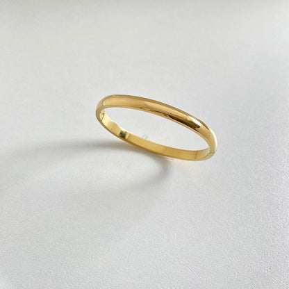 Retro Minimalistic Gold Buckle Bracelet