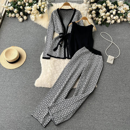 Exotic Printed V-Neck Knitwear Suit with Wide Leg Pants