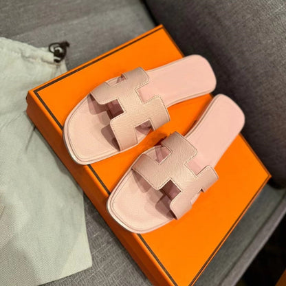 Flat bottomed beach sandals are fashionable casual lightweight and can be worn as a single drag