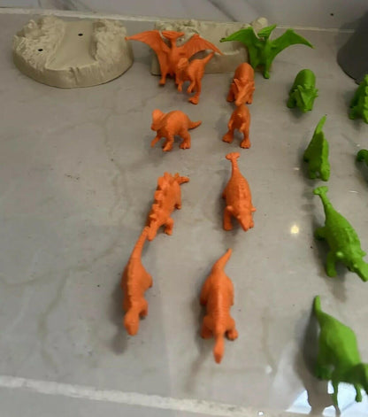 Fun bucket 27 pieces Dinosaurs action figures toy planet .pre Owned