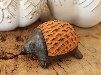 BSTWISH Iron Hedgehog Key Hider Outdoor Garden Decoration Red