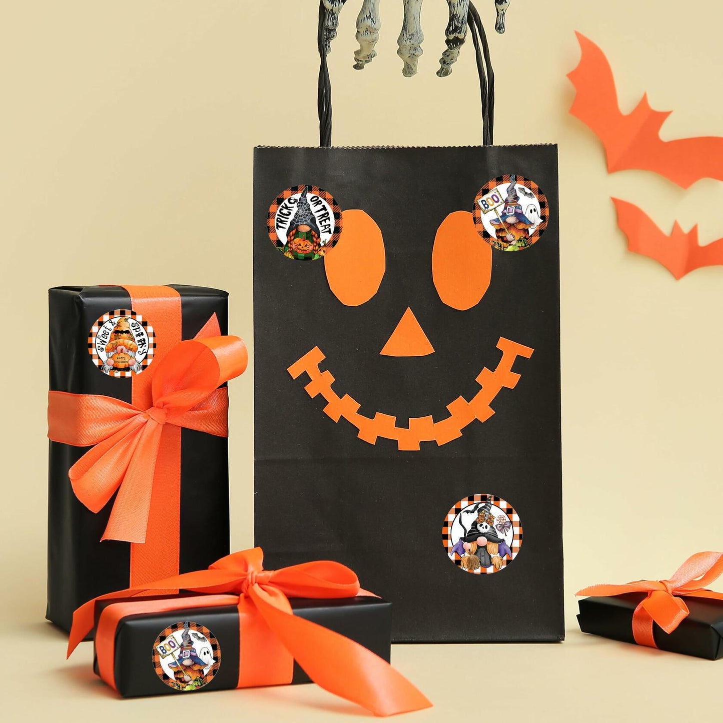 ZAEW Halloween Sticker Roll 500pcs 1.5" Round Colored Gnomes Decals