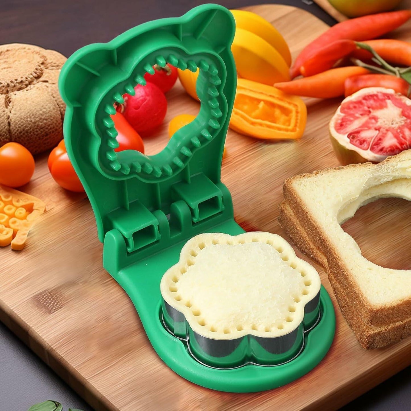 2Pcs Sandwich Cutter and Sealer Flower Shape Stainless Steel Green Red