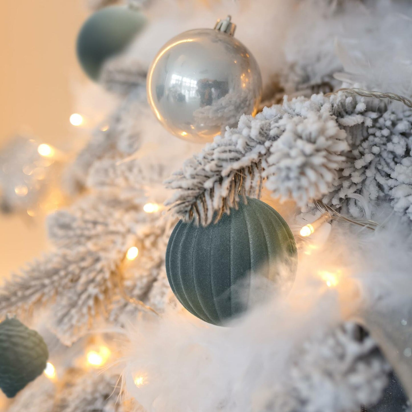 KI Store Velvet Christmas Balls Lux Gray 25pcs Flocked Xmas Tree Decor