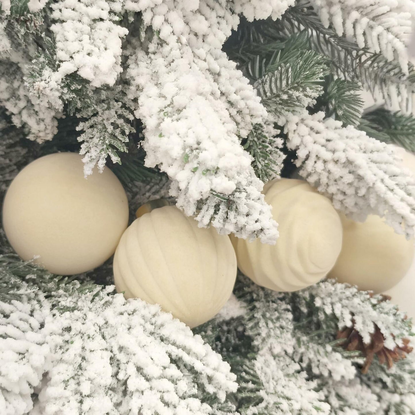 Obgora 15PCS 3.15" Beige Velvet Flocked Christmas Ornaments Balls