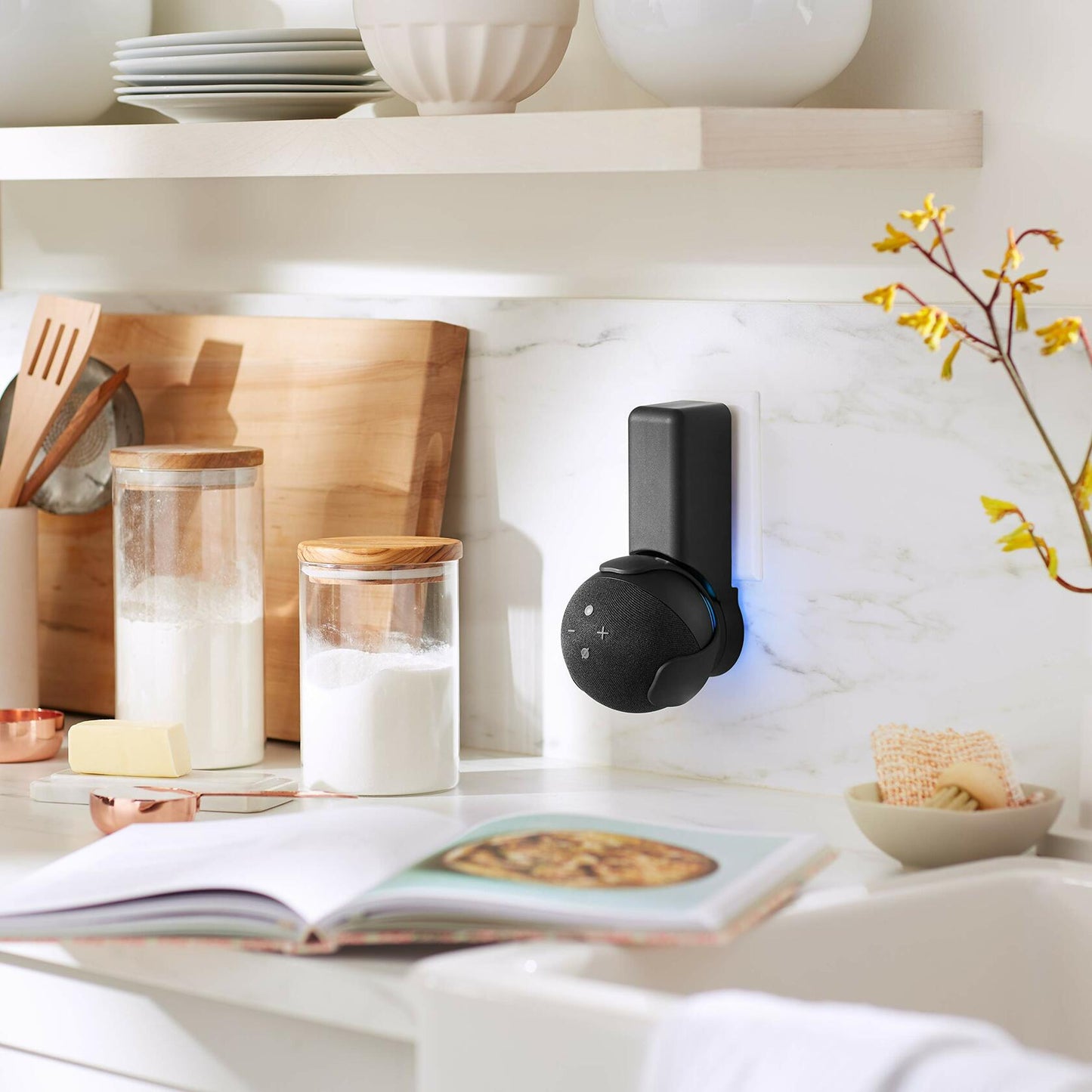 ECHOGEAR Made For Amazon Outlet Hanger for Echo Dot 4th Gen Black