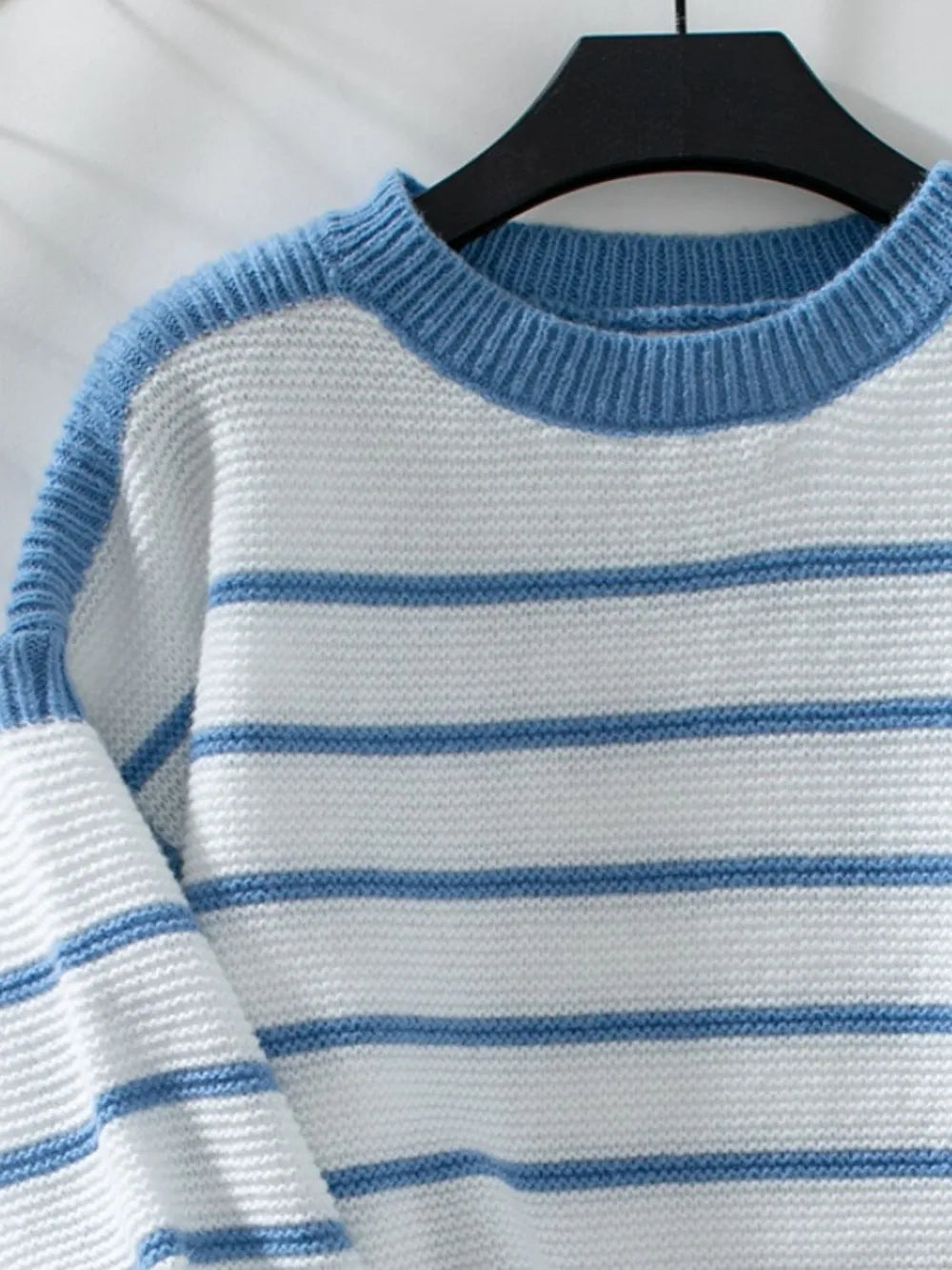 Round neck loose black and white striped pullover long sleeved knitted sweater for women