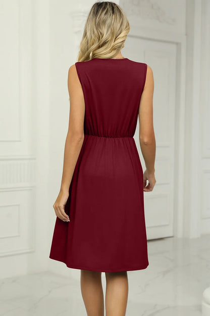 Solid color V-neck lace patchwork sleeveless pocket waist cinching dress